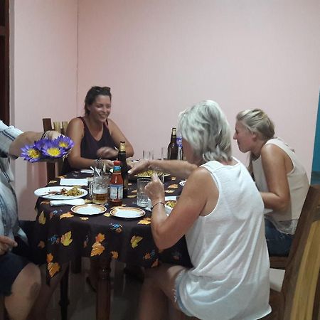 Apple Sara Home Stay Канди Екстериор снимка