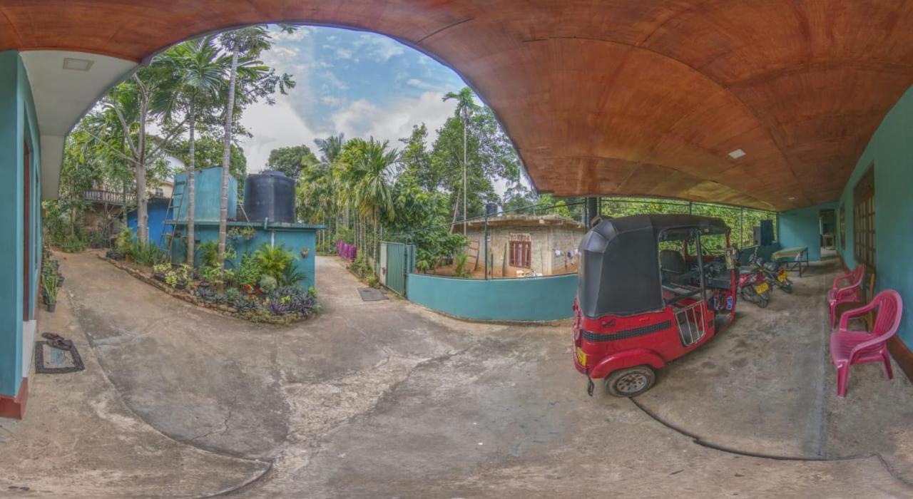 Apple Sara Home Stay Канди Екстериор снимка