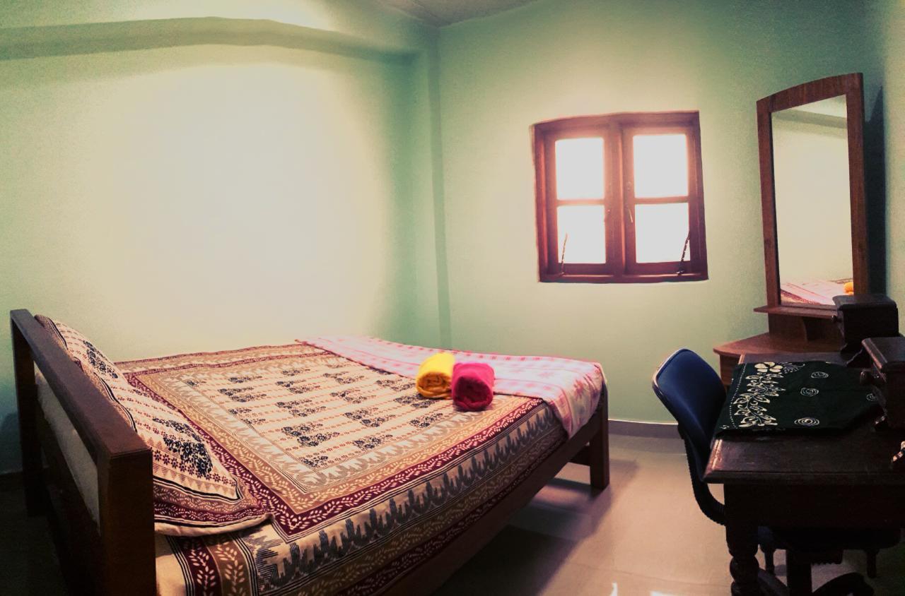 Apple Sara Home Stay Канди Екстериор снимка