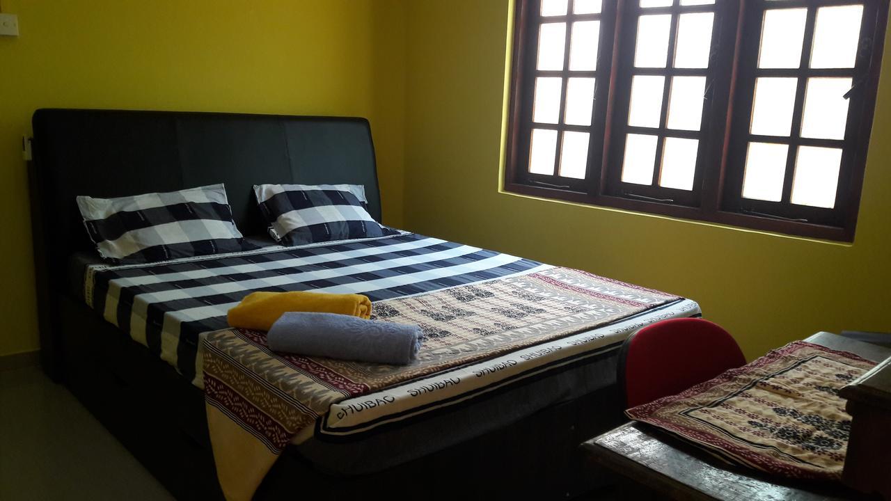Apple Sara Home Stay Канди Екстериор снимка