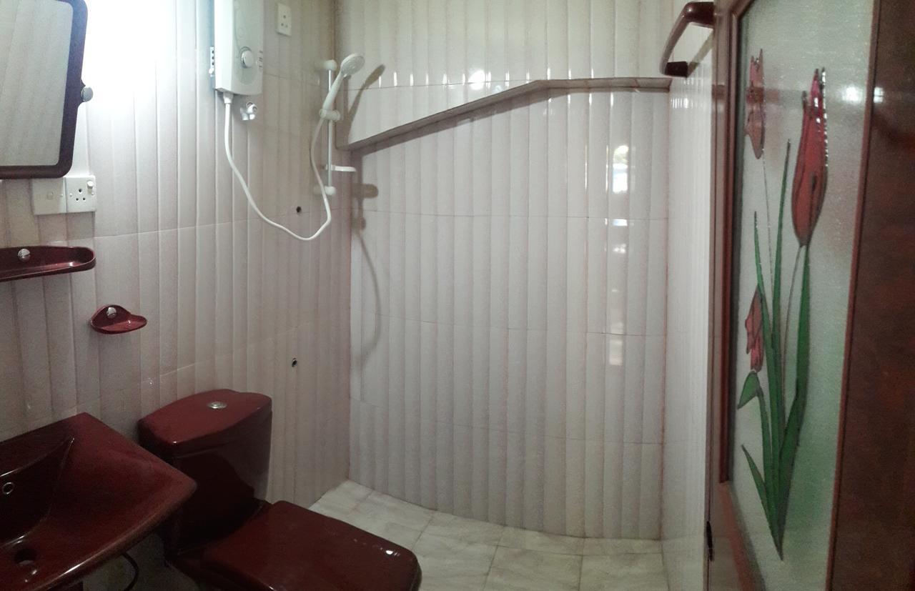 Apple Sara Home Stay Канди Екстериор снимка