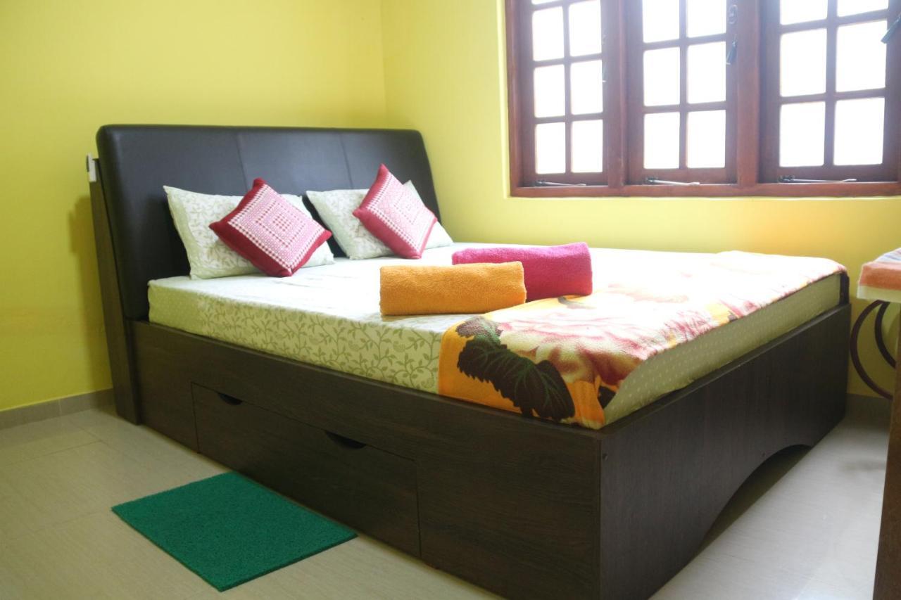 Apple Sara Home Stay Канди Екстериор снимка