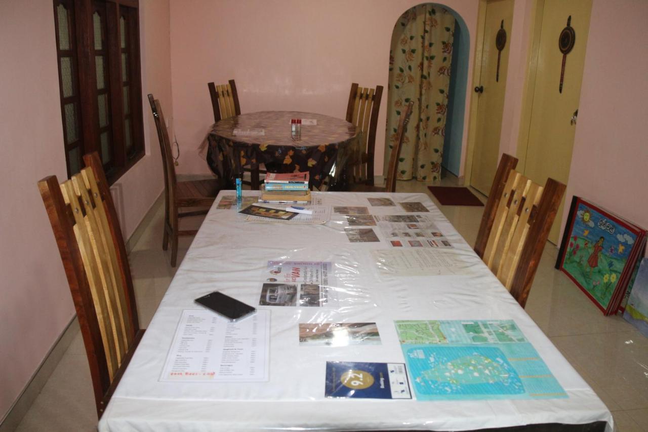 Apple Sara Home Stay Канди Екстериор снимка