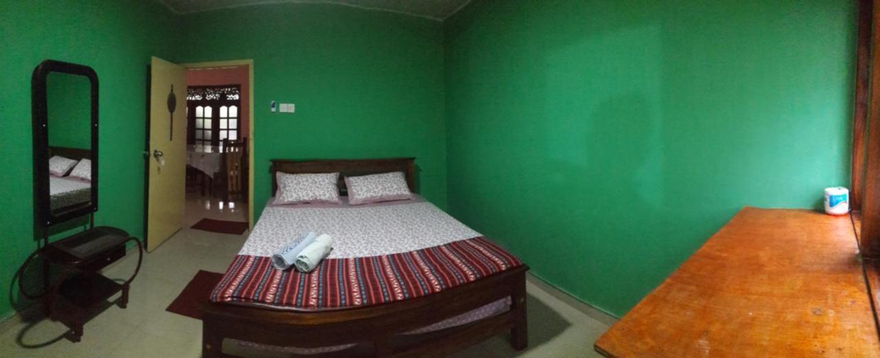 Apple Sara Home Stay Канди Екстериор снимка